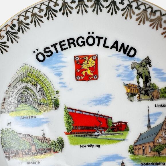 Vintage Hanging Wall Plate Swedish Ostergotland Landmarks Porcelain Collectible - Picture 2 of 8